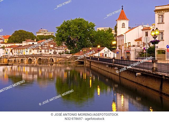 Ponte Velha (old bridge) over Nabão river, Tomar, Santarem District, Ribatejo, Portugal