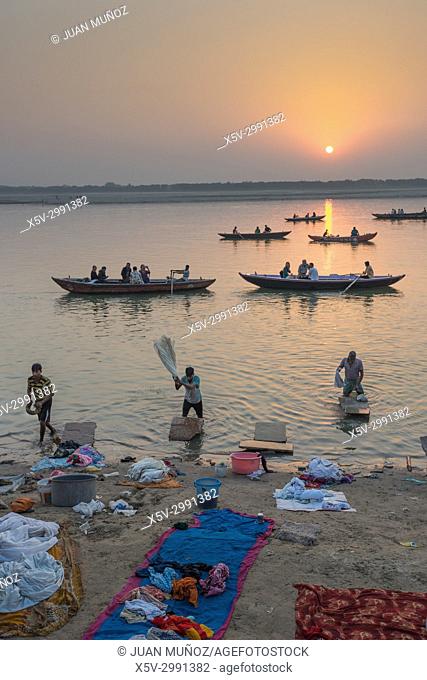 Dawn on the Ganges, Varanasi, Uttar Pradesh, India, Asia