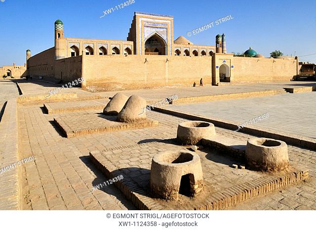 Muhammad Rakhim Chan Madrassah, Ichan Kala, historic adobe oldtown of Khiva, Chiva, Silk Road, Unesco World Heritage Site, Uzbekistan, Central Asia