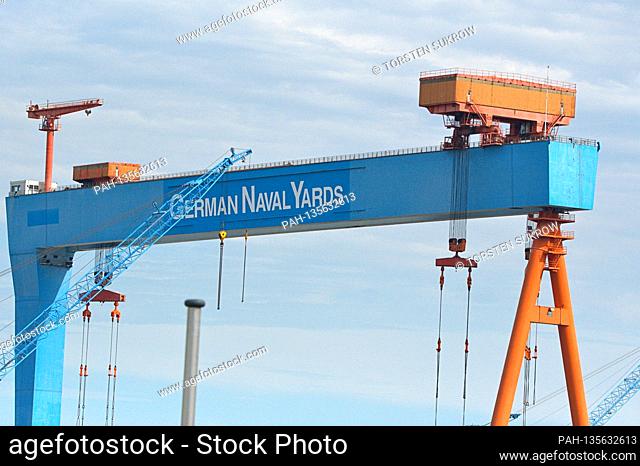 08/01/2020, Kiel, the shipyard crane from German Naval Yards in the Kieler Forde. | usage worldwide. - Kiel/Schleswig-Holstein/Deutschland