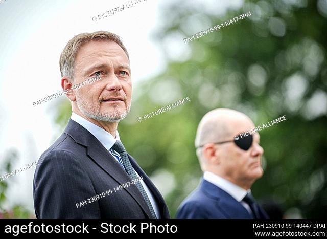 10 September 2023, India, Neu Delhi: German Chancellor Olaf Scholz (SPD, r) and Christian Lindner (FDP), Federal Minister of Finance