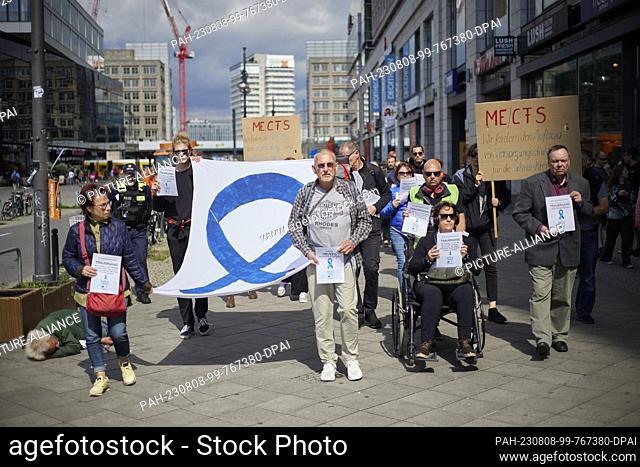 08 August 2023, Berlin: In a ""funeral procession"", about fifty demonstrators draw attention to ME/CFS disease on their way to the Red City Hall