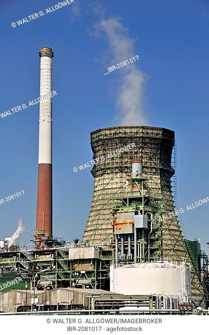 Vent stacks and burner, Rheinland Raffinerie-Werk Nord refinery, Shell Germany, oil refinery, Godorf near Wesseling, North Rhine-Westphalia, Germany, Europe