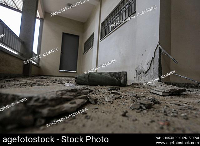 30 May 2021, Palestinian Territories, Gaza City: A general view of an exploded Israeli shell at one of the damaged corridors of a school that was hit during the...