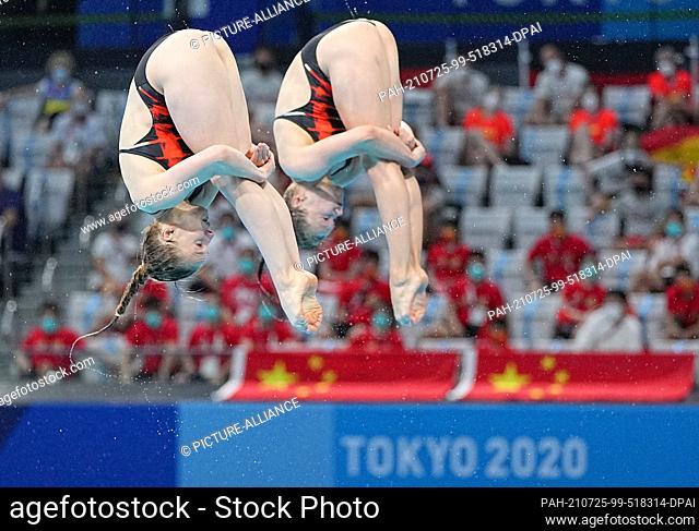 25 July 2021, Japan, Tokio: Swimming: Olympics, water diving - synchronized diving 3 m, women at Tokyo Aquatics Centre. Germany's Tina Punzel and Lena Hentschel...