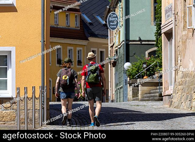 07 August 2022, Saxony, Bad Schandau: Tourists walk through an empty street. The situation in the forest fire area of the Saxon Switzerland National Park is not...