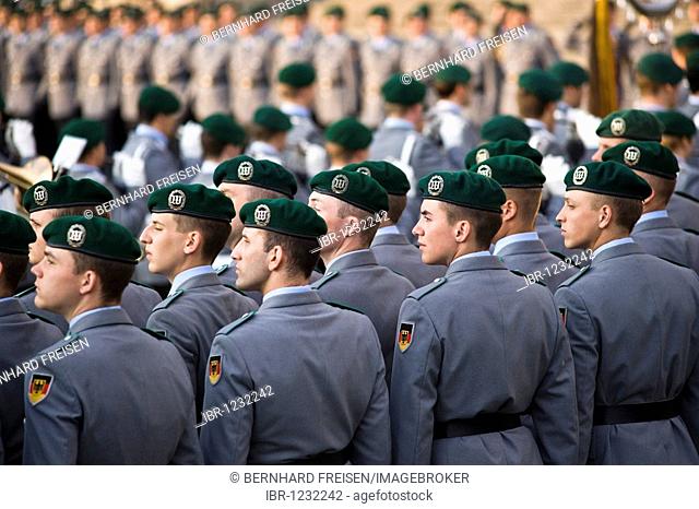 Recruits of the guard battalion of the Bundeswehr, German army, taking their ceremonial oath in front of the Reichstag building, Berlin, Germany, Europe