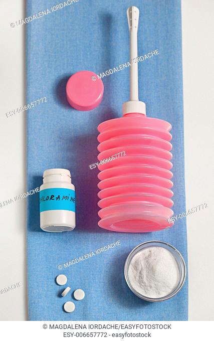 Vaginal irrigator set, bicarbonate and chloramine; Vaginal douche