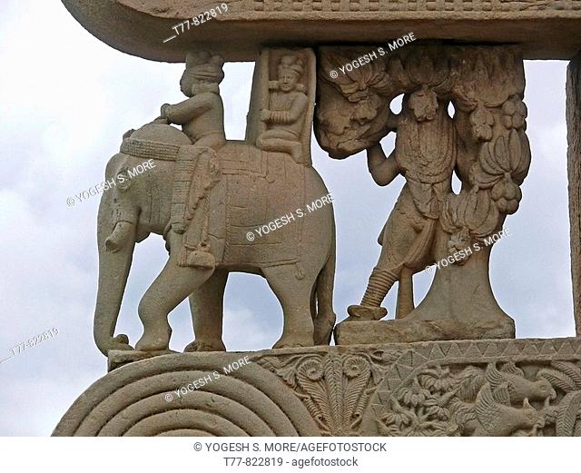 Purvi toran dwar, East gate, Sanchi, Madhya pradesh, India. Emperor Asoka (273-236 B.C.) built stupas in Buddha’s honour at many places in India