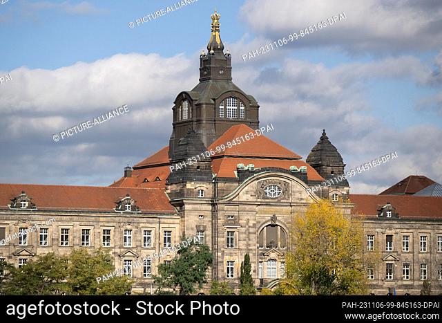 04 November 2023, Saxony, Dresden: The building of the Saxon State Chancellery and the Saxon State Ministry for Regional Development