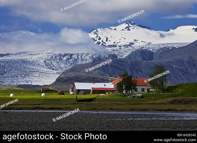 Holtasel farm in front of Flaajoekull glacier, Vatnajoekull National Park, Iceland, Europe