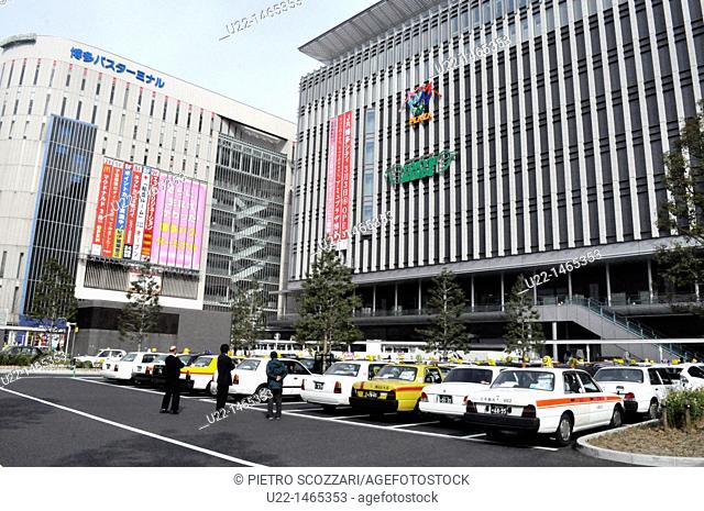 Fukuoka (Japan): taxi stand outside Hakata Station