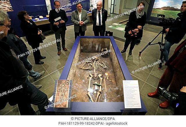 29 November 2018, Mecklenburg-Western Pomerania, Rostock: In the exhibition ""The oldest gold in the world. The ""Treasure of Varna"" in the Museum of Cultural...