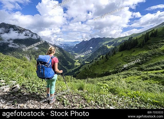 Hiker on a hiking trail, mountains and Rappenalp valley in the back, Heilbronner Weg, Allgäu Alps, Oberstdorf, Bavaria, Germany, Europe