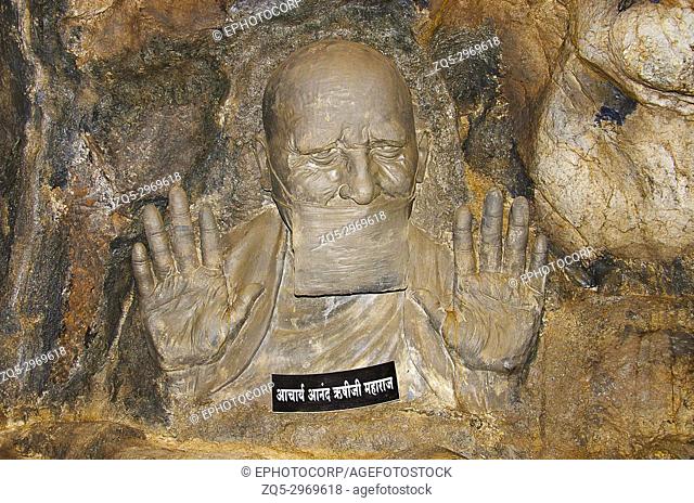 Clay idol of Aacharya Anand Rushiji Maharaj, Sant Darshan Museum, Hadashi, Maharashtra, India