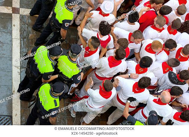 Policemen organizing bull runners sectors, San Fermín street-partying, Pamplona, Navarra Navarre, Spain, Europe