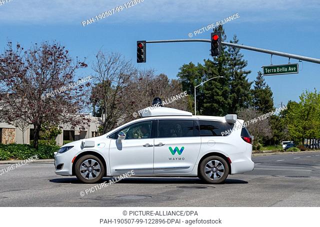 05 May 2019, US, Mountain View: A robot cart from Google's sister company Waymo is on the road. Some customers of the driving service agent Lyft in the US city...
