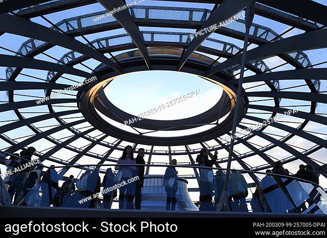 09 March 2020, Berlin: People visit the dome of the Reichstag building. In response to the corona epidemic, the Bundestag will close the Reichstag dome and the...