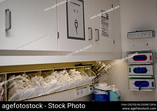 05 July 2023, Berlin: View of a workroom on a ward at the Charité hospital. Photo: Britta Pedersen/dpa. - Berlin/Berlin/Germany