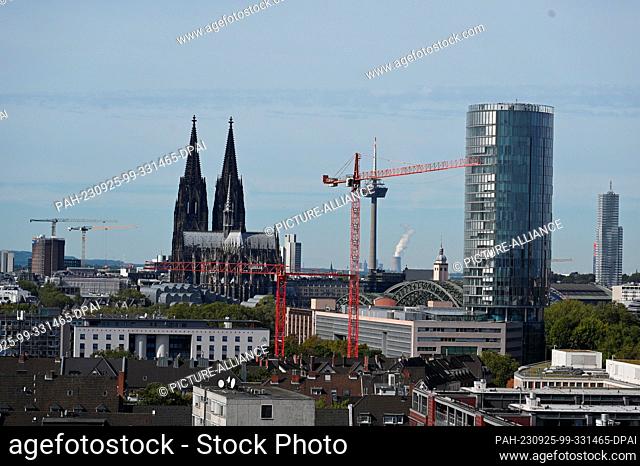 25 September 2023, North Rhine-Westphalia, Cologne: View of Cologne - city view, with the suburb Deutz, Cologne Triangle also LVR tower, the Cologne Cathedral