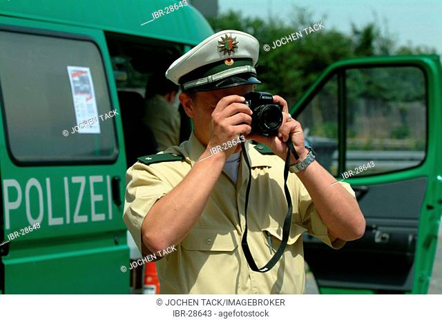 DEU, Germany, NRW: Controll of trucks at the highway A4 near Cologne. The police officers check the security of the cargo, the saftey of the trucks and drivers