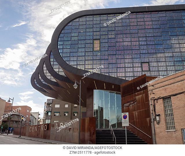 Centro de arte de Alcobendas con paneles solares fotovoltaicos. Antigua casa de la cultura. Madrid. España