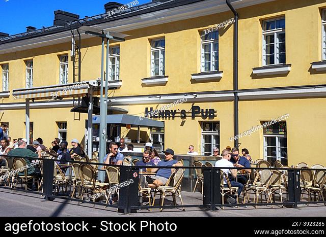 Restaurant with outdoor terrace. Henry's Pub Helsinki in Finland