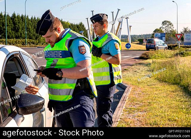 GENDARMERIE ROAD CHECK, VERIFICATION OF IDENTITY PAPERS DURING THE CONFINEMENT, RUGLES, EURE, FRANCE
