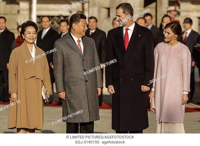 Madrid Queen Letizia and King Felipe pose with Chinese President Xi Jinping and his wife Peng Liyuan during the welcome ceremony at the royal palace in Madrid