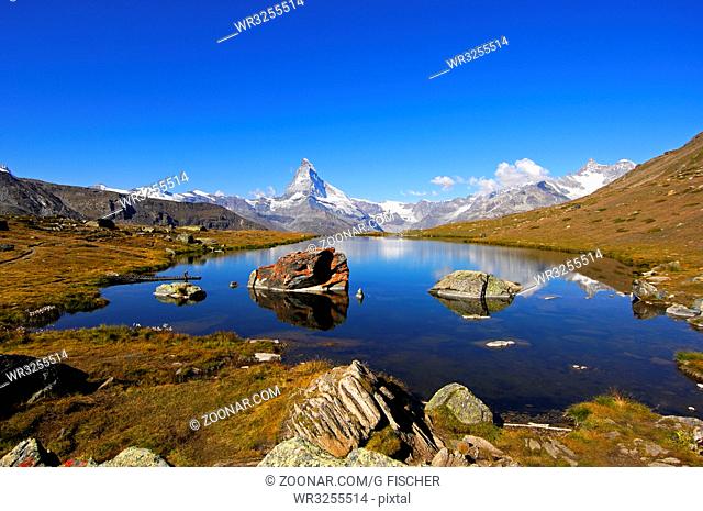 Am Stellisee bei Zermatt, Matterhorn im Hintergrund, Zermatt, Wallis, Schweiz / At lake Stellisee near Zermatt, Mt Matterhorn in the background, Zermatt, Valais