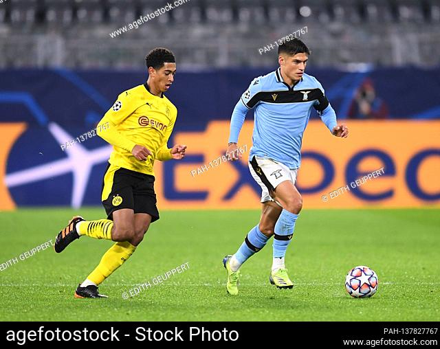 duels, duel Joaquin Correa (Lazio) / r. versus Jude Bellingham (BVB) / l. GES / Football / UEFA Champions League: Borussia Dortmund - Lazio Rome, 02