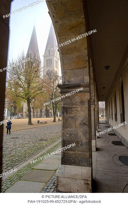 24 October 2019, Saxony-Anhalt, Halberstadt: Halberstadt Cathedral. In the morning about 2, 500 tunnels had been stored in the Remter cellar of the cathedral