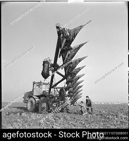 ***NOVEMBER 24, 1972, FILE PHOTO***  The cooperative farmers of the merged ""Unified Agricultural Cooperative 25th anniversary of the liberation by the Soviet...