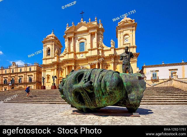 Mitoraj sculpture in front of the Cathedral of San Nicolo, UNESCO World Heritage Site, Noto, Siracusa, Sicily, Italy, Europe