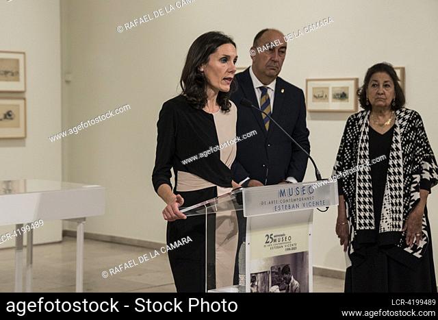 (NO SALE OR LICENSE FOR MUSEUMS AND PUBLIC EXHIBITIONS) PRESS CONFERENCE, THE DIRECTOR AND CONSERVATOR OF THE MUSEUM ANA DOLDAN DE CACERES