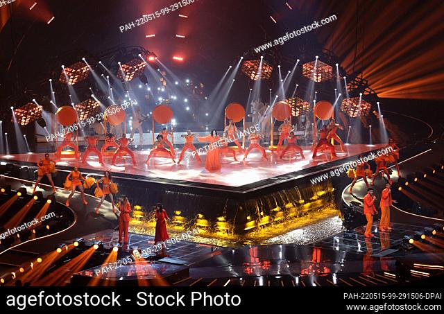 14 May 2022, Italy, Turin: Italian singer Laura Pausini opens the Eurovision Song Contest (ESC) with a musical program. The international music competition is...