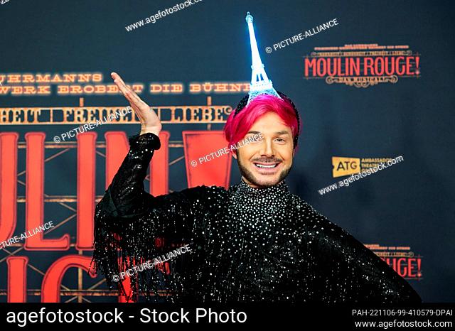 06 November 2022, North Rhine-Westphalia, Cologne: Influencer Houseofdylan arrives for the German premiere of the musical ""Moulin Rouge!"" Photo: Henning...
