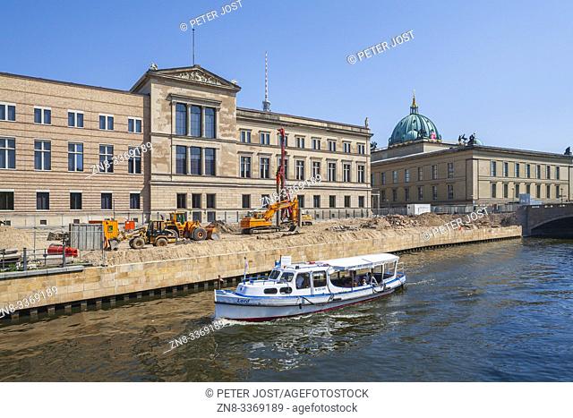 Construction area for ''James-Simon-Galerie'' with the museum ''Neues Museum'' on Museum Island after restauration. In foreground the Spree canal...