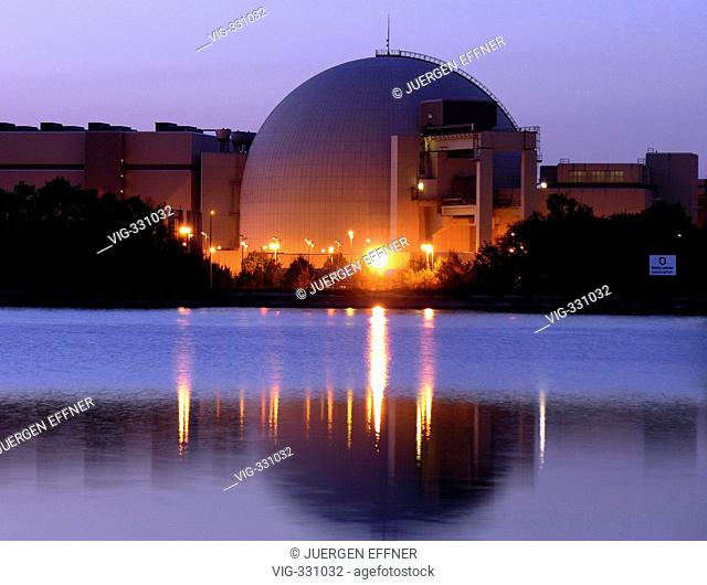 Nuclear power station Isar I and Isar II near Landshut, Germany. - GERMANY, 17/10/2006