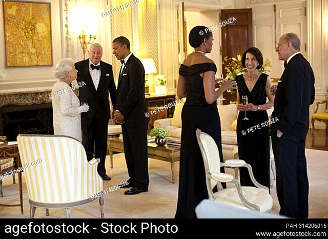 President Barack Obama and First Lady Michelle Obama talk with Queen Elizabeth II, Prince Philip, Duke of Edinburgh, Ambassador Louis Susman, and Mrs