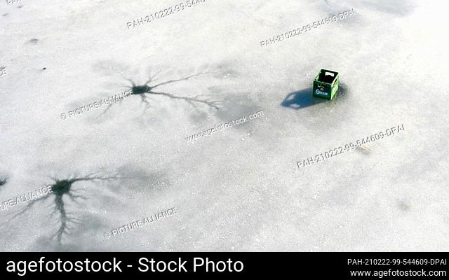 21 February 2021, Saxony-Anhalt, Gommern: A frozen beer crate. (Shot with a drone) Photo: Stephan Schulz/dpa-Zentralbild/ZB