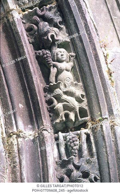 tourism, France, brittany, north finistere, parish closes tour, daoulas, detail of the parish church, carved characters, porch vault Photo Gilles Targat