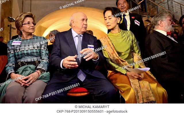 Nobel Peace Prize Laureate and Myanmar opposition leader Do Aung San Suu Kyi, right, is seen with South Africa's ex-president Frederik de Klerk, center