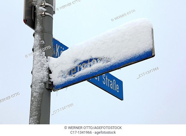weather, severe winter, snow, road signs completely covered in snow, traffic, hazard, danger of accident, Oberhausen, Oberhausen-Sterkrade