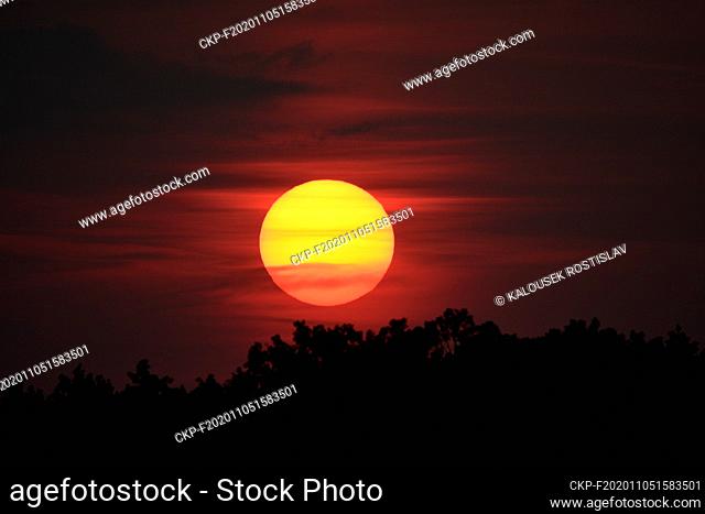 Setting Sun in autumn, Czech Republic, 2020. (CTK Photo/Rostislav Kalousek)