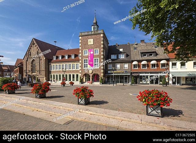Borken, D-Borken, Hohe Mark Westmuensterland Nature Park, Muensterland, Westphalia, North Rhine-Westphalia, NRW, old city hall and former Church of the Holy...