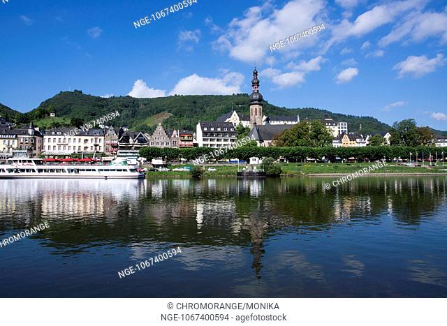 Cochem and the Parish church St Martin, Moselle, district Cochem Zell, Rhineland Palatinate, Germany, Europe