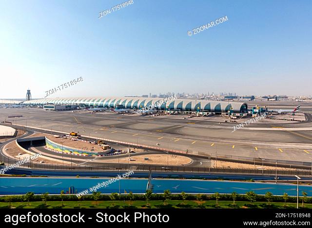 Dubai, Vereinigte Arabische Emirate - 27. Mai 2021: Übersicht des Flughafen Dubai International Airport (DXB) Terminal 3 in den VAE