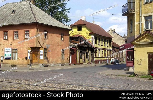 25 July 2001, Latvia, Riga: Street scene in the Russian quarter of the city. It was an industrial and working class district in which until today mainly people...