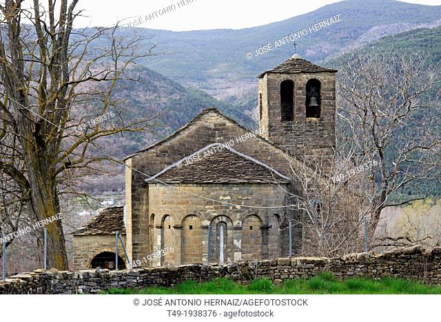 Tower and apse of the Romanesque church of Santa Eulalia in Orós Bajo - Biescas - Serrablo - Alto Gallego - Province of Huesca - Aragón - Aragonese Pyrenees
